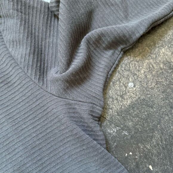 Apt 9 Grey/Black V-Neck Long Sleeve Shirt Size Medium Cotton Polyester Blend - Picture 4 of 11